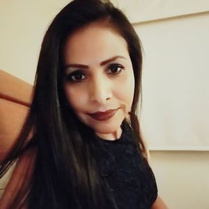 Meet your Posher, Esthela